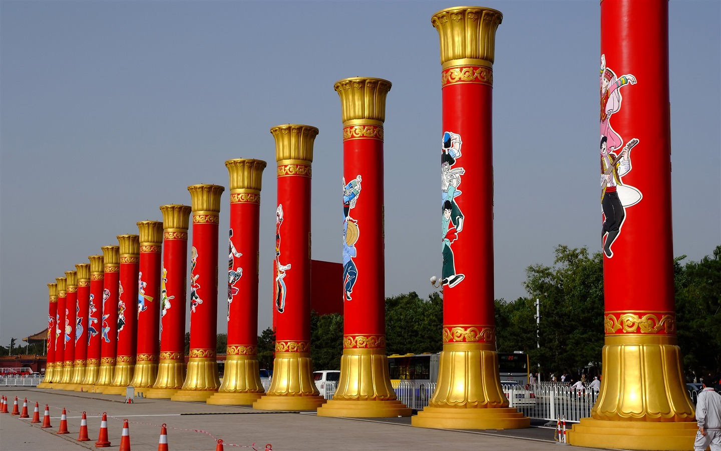 Kostýmy, náměstí Nebeského klidu (prutu práce) #5 - 1440x900