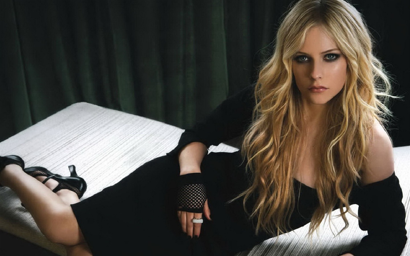 Avril Lavigne krásnou tapetu (3) #42 - 1440x900
