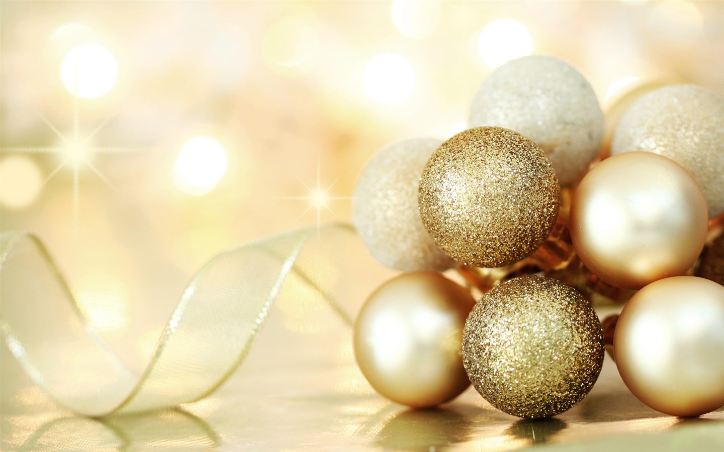 Christmas balls wallpaper (2) #18 - 1440x900