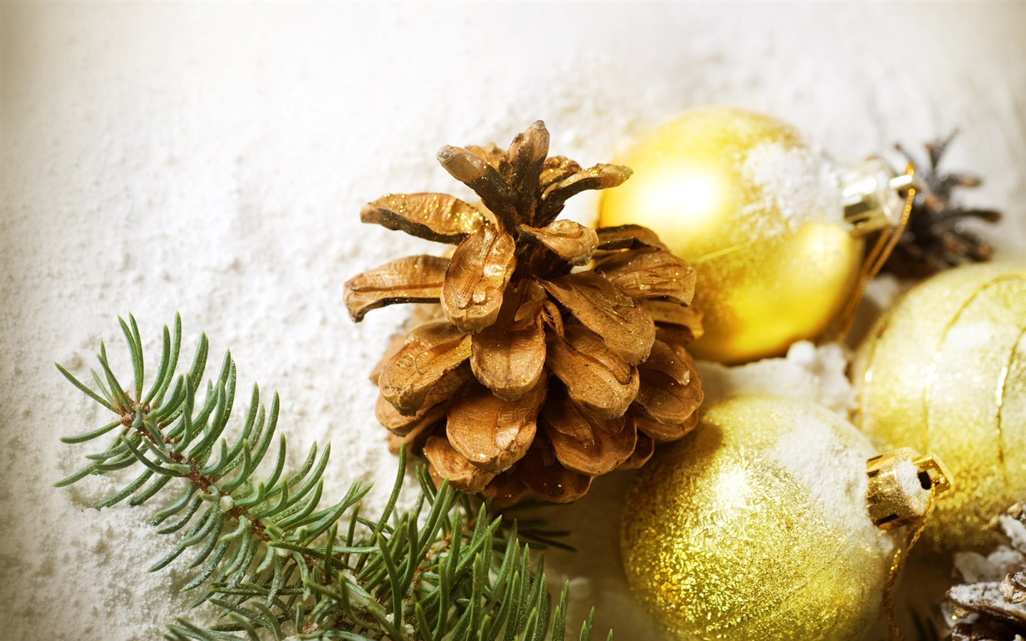 Christmas balls wallpaper (5) #9 - 1440x900