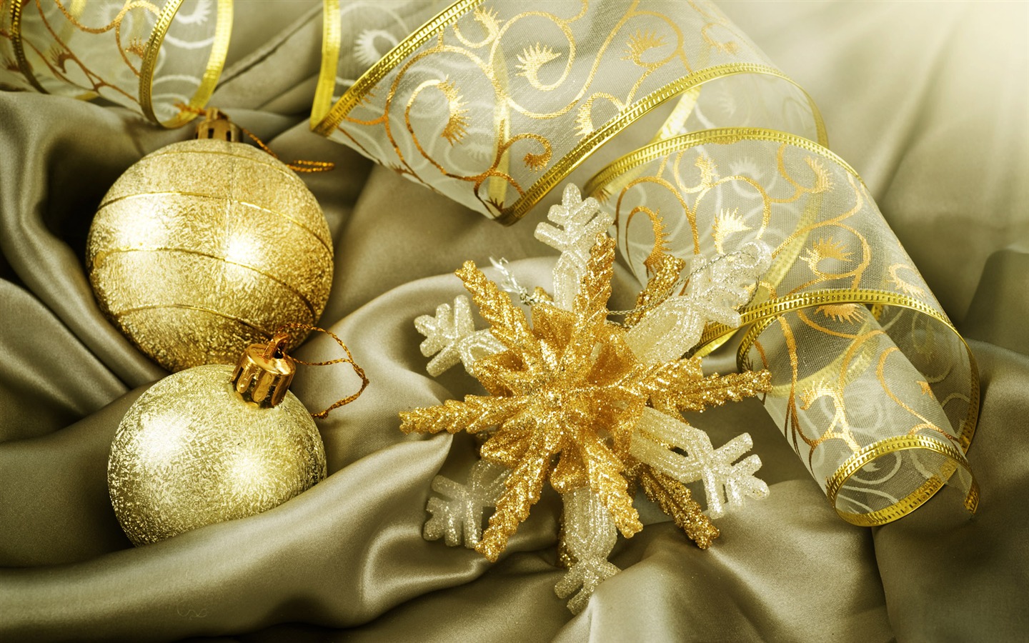 Christmas balls wallpaper (7) #9 - 1440x900