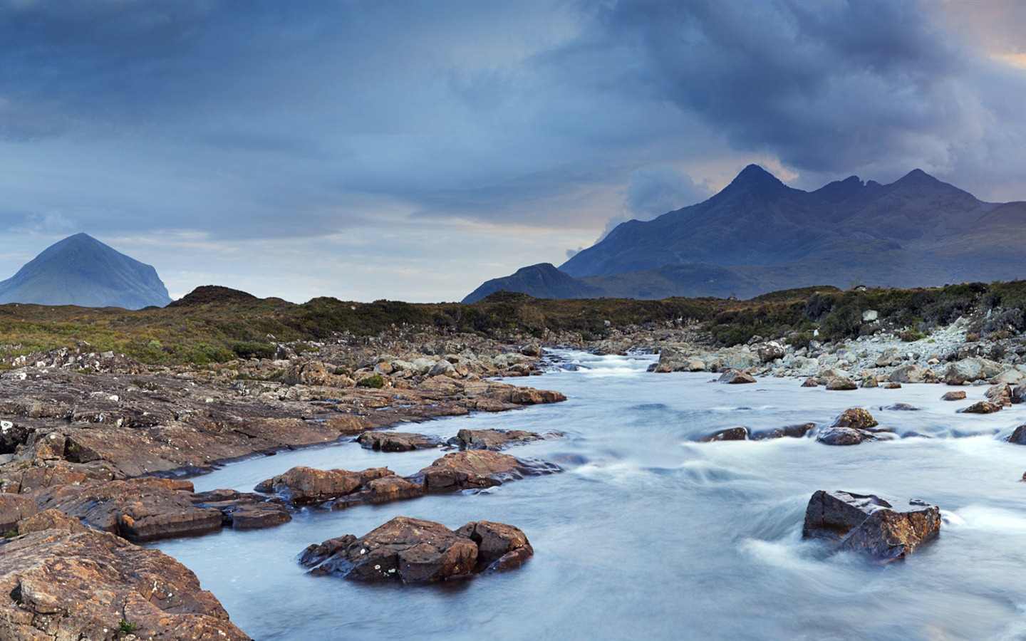 Windows 8 official panoramic wallpaper, waves, forests, majestic mountains #11 - 1440x900