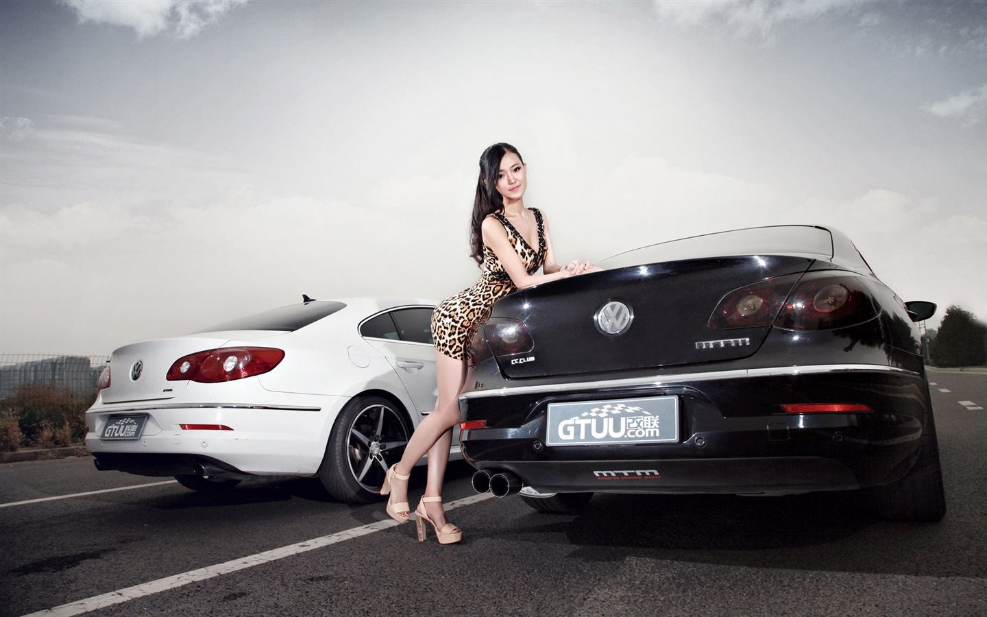 漂亮的豹紋連衣裙女孩與大眾跑車 壁紙專輯 #7 - 1440x900