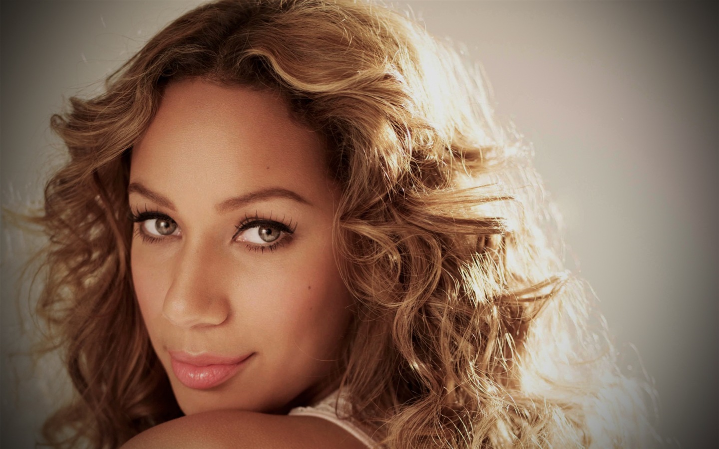 Leona Lewis 麗安娜·劉易斯 高清壁紙 #8 - 1440x900