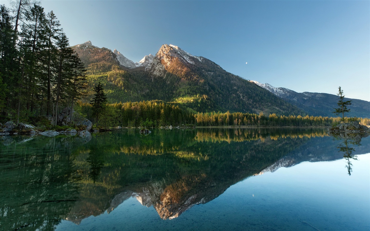 Réflexion dans le fond d'un paysage naturel de l'eau #8 - 1440x900