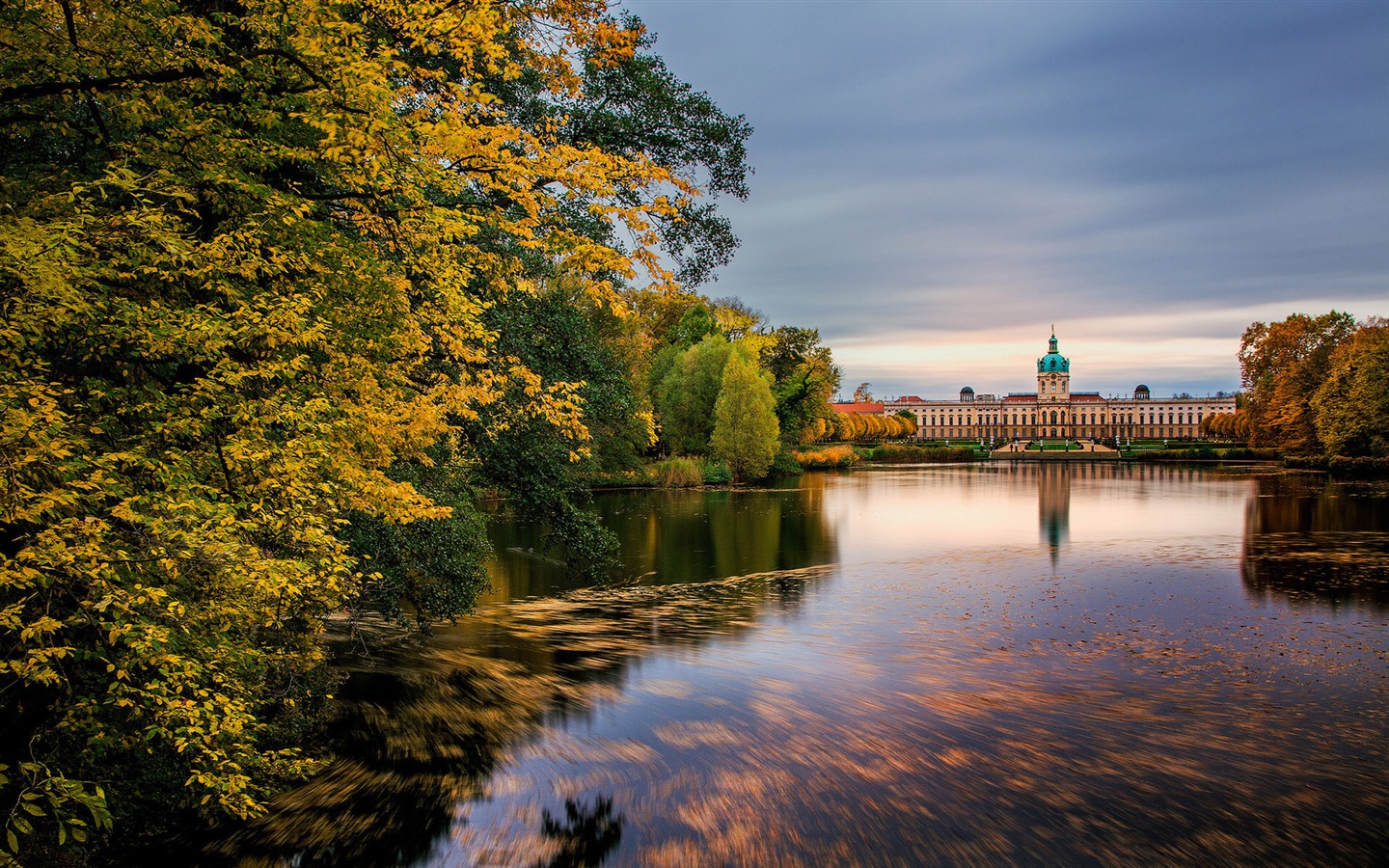 Wasser und Bäume im Herbst HD Wallpaper #7 - 1440x900