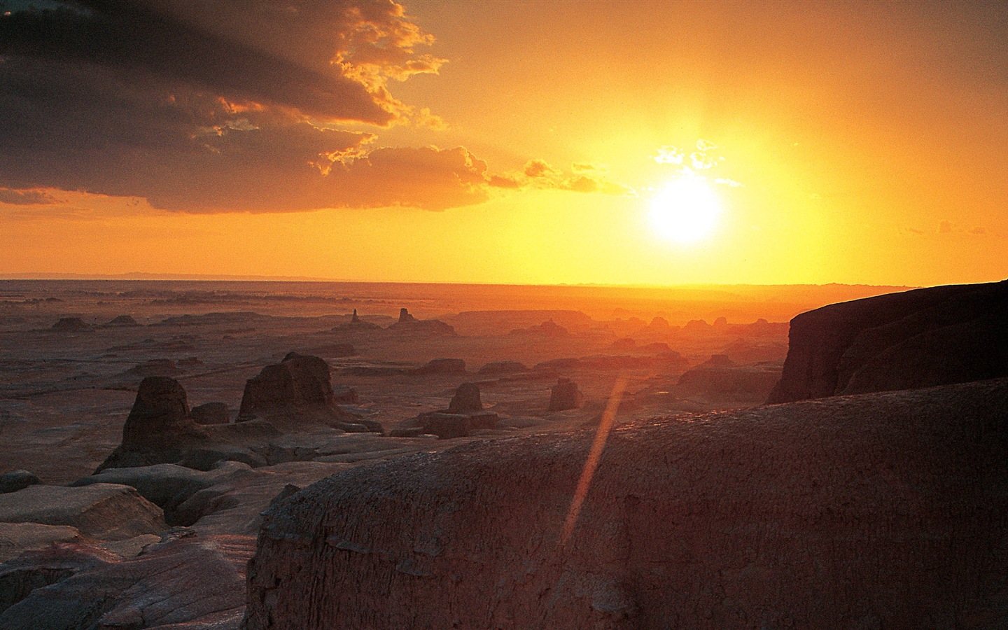 炎热干旱的沙漠，Windows 8 全景宽屏壁纸12 - 1440x900