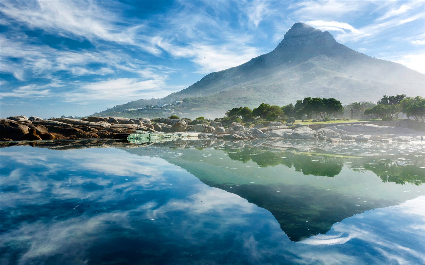 Lago tranquilo con la reflexión del agua, fondos de pantalla de Windows 8 HD #1 - 1440x900