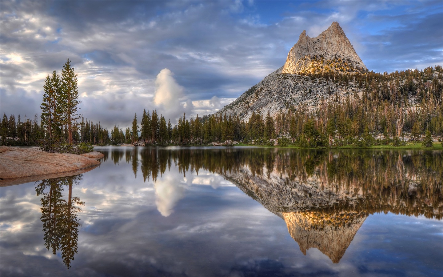 Lac calme avec la réflexion de l'eau, de Windows 8 fonds d'écran HD #13 - 1440x900