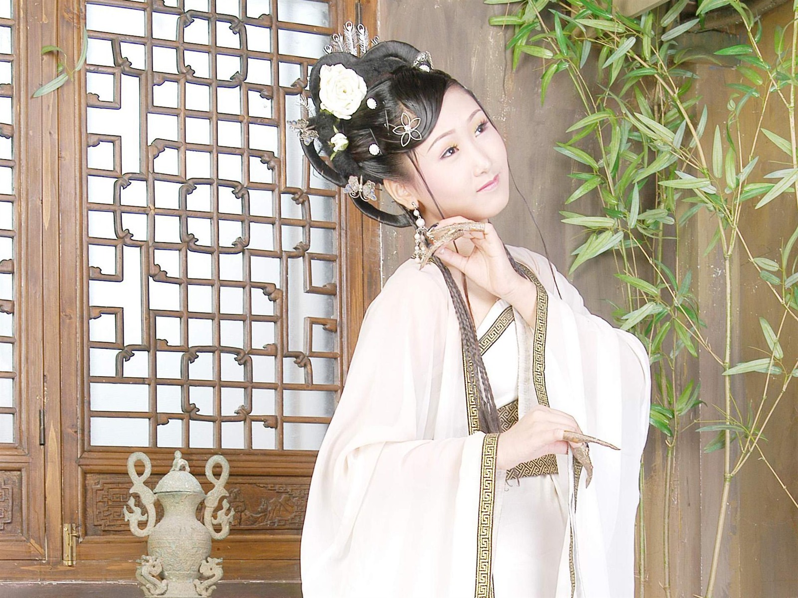 Costume beautiful wallpaper #2 - 1600x1200