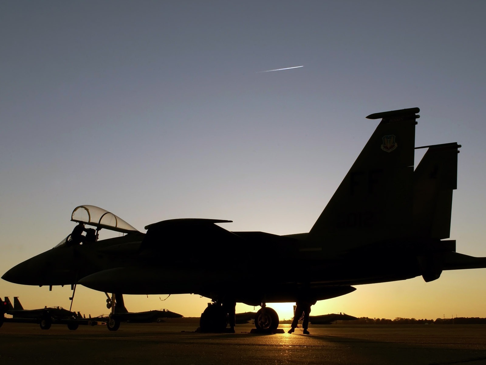 El avión militar de fondo de pantalla #3 - 1600x1200