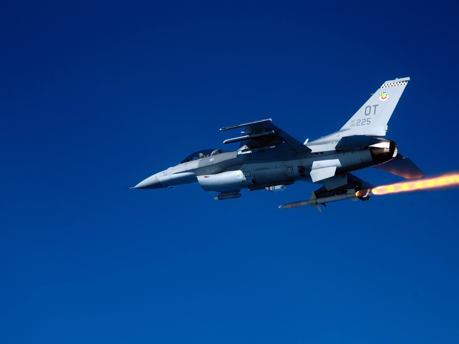 El avión militar de fondo de pantalla #4 - 1600x1200