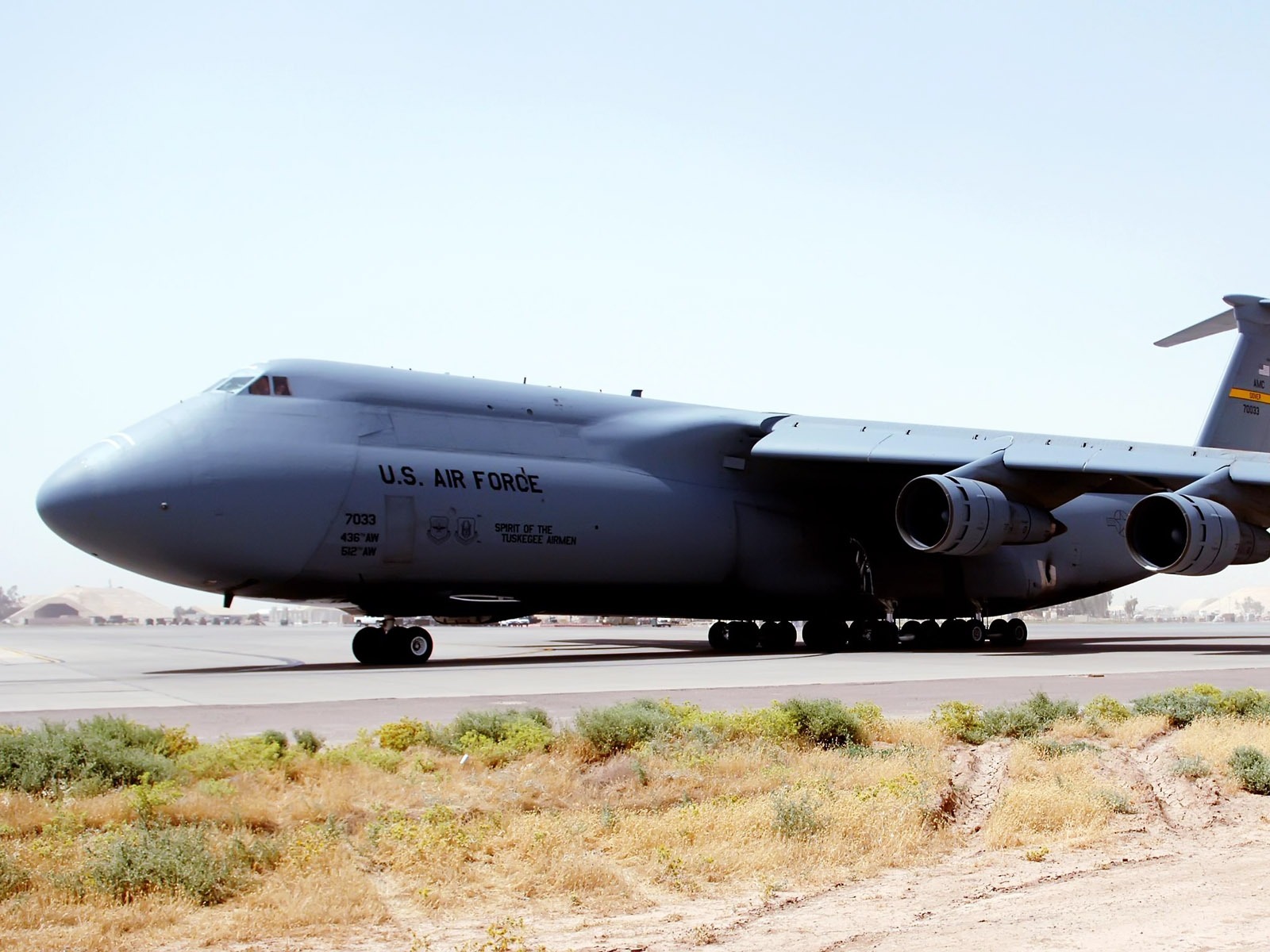 El avión militar de fondo de pantalla #12 - 1600x1200