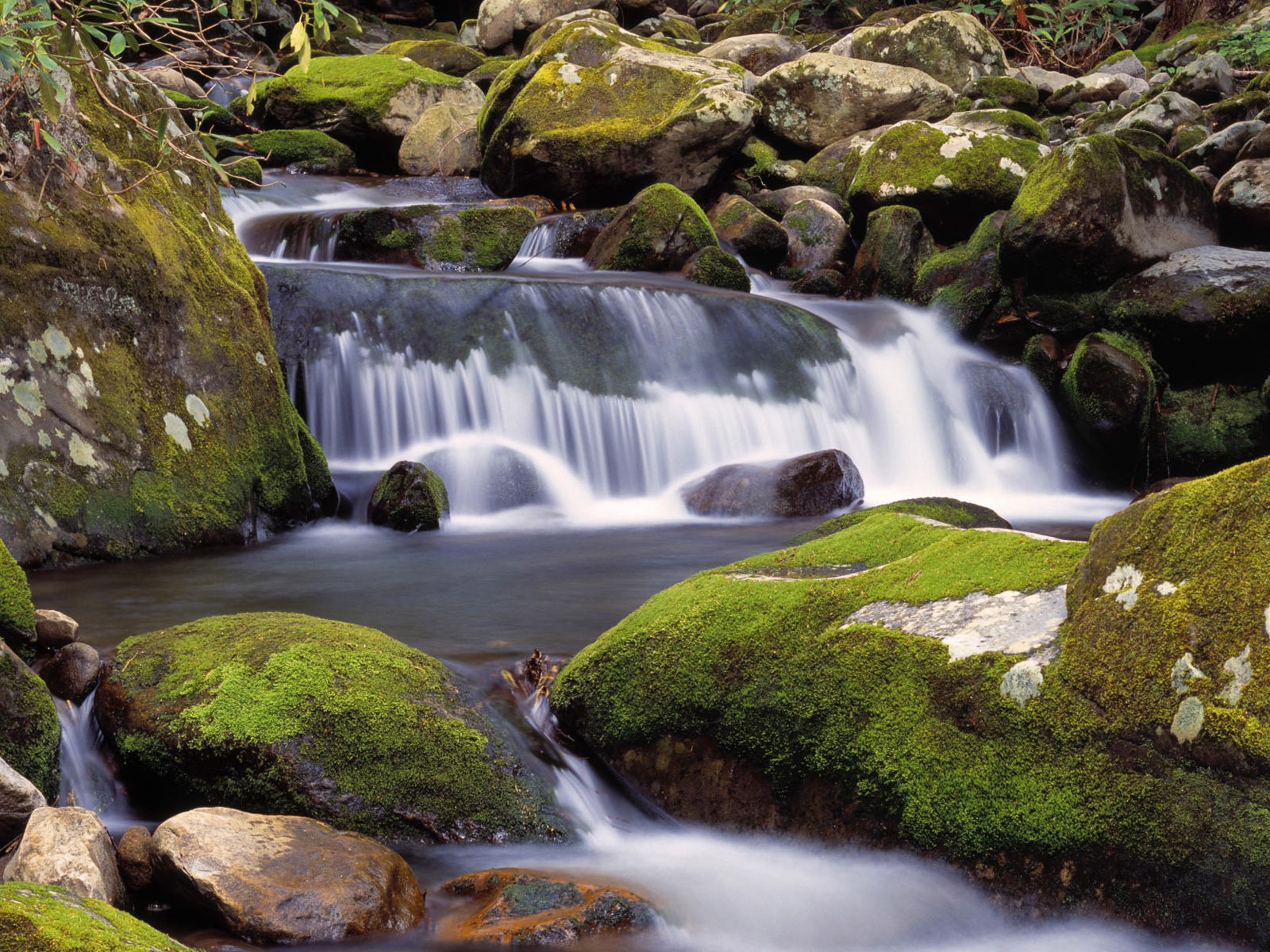 Water streams HD Wallpapers #18 - 1600x1200