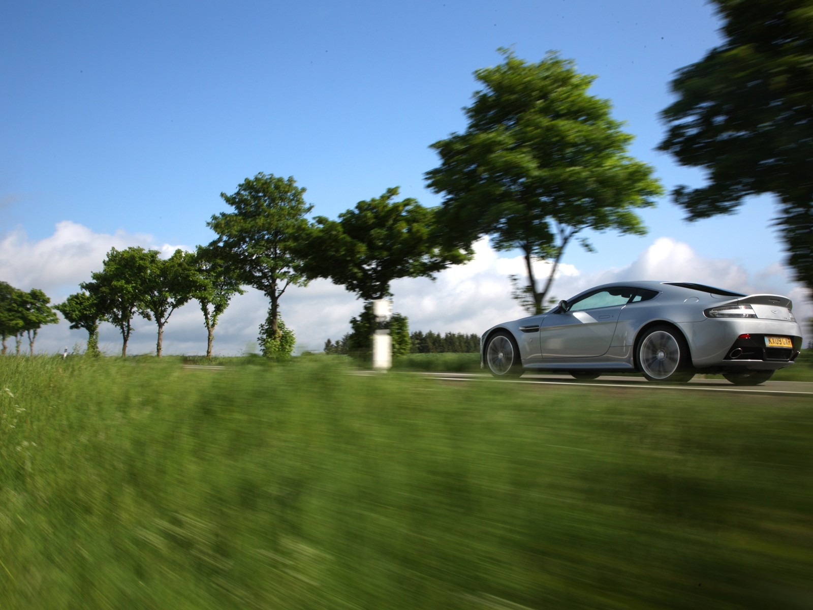 Aston Martin 阿斯頓·馬丁 壁紙(四) #15 - 1600x1200