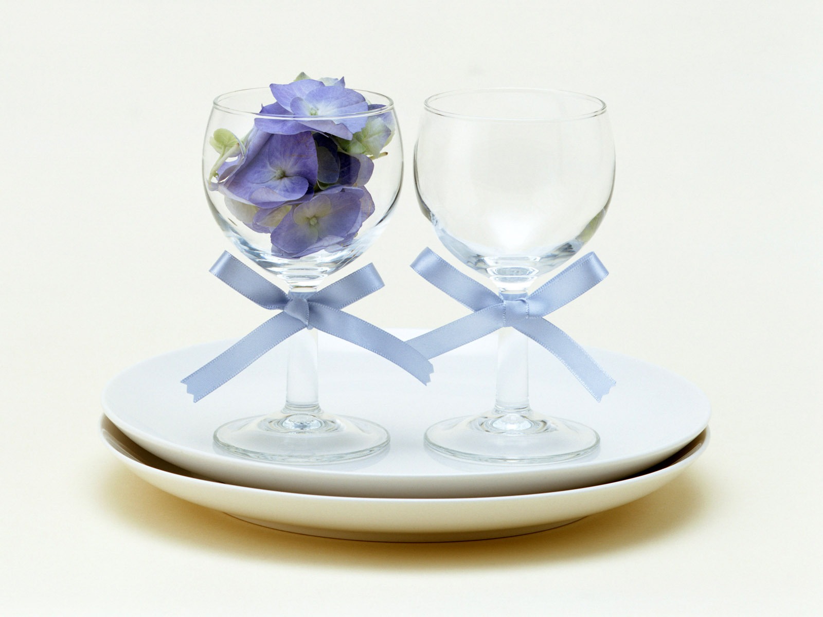 Flowers and gifts wallpaper (1) #14 - 1600x1200