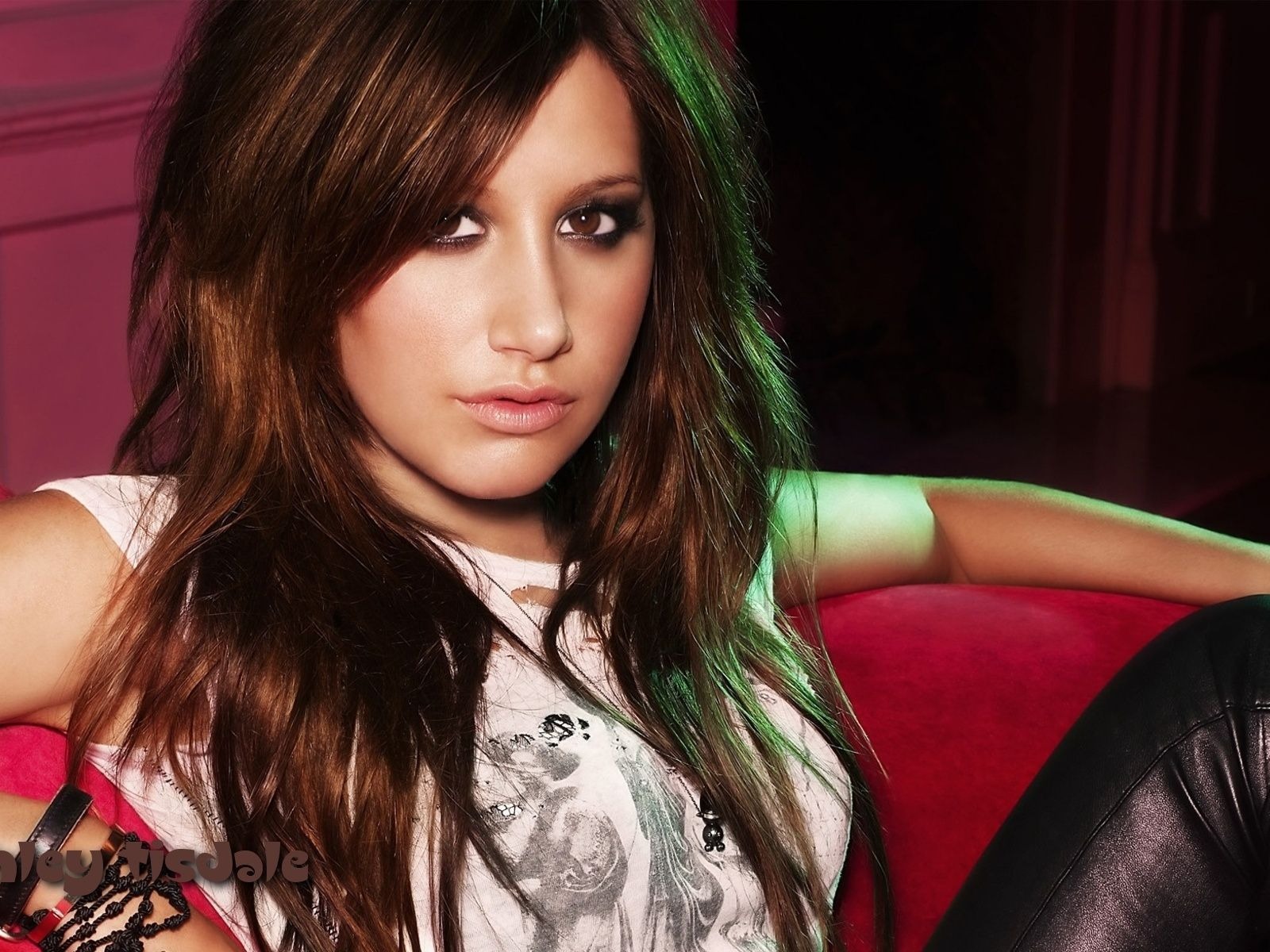 Ashley Tisdale hermoso fondo de pantalla (1) #15 - 1600x1200