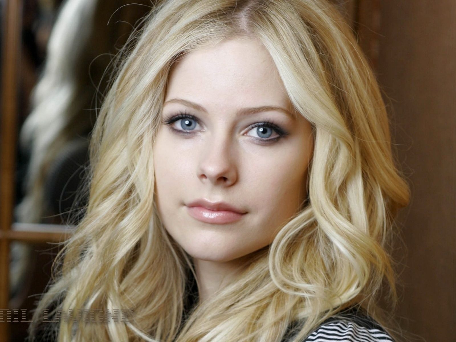 Avril Lavigne 艾薇儿·拉维妮 美女壁纸12 - 1600x1200