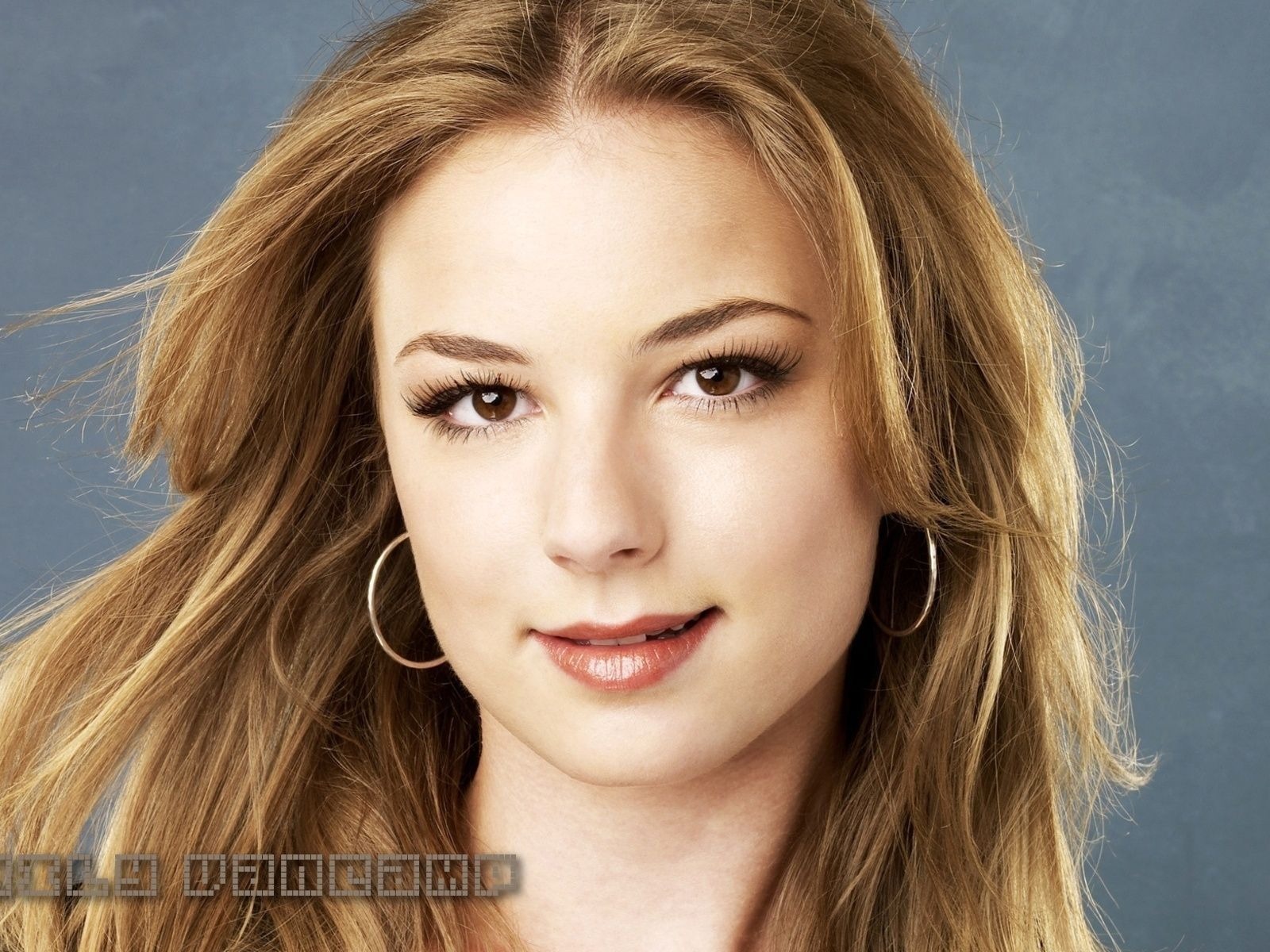 Emily VanCamp hermoso fondo de pantalla #1 - 1600x1200