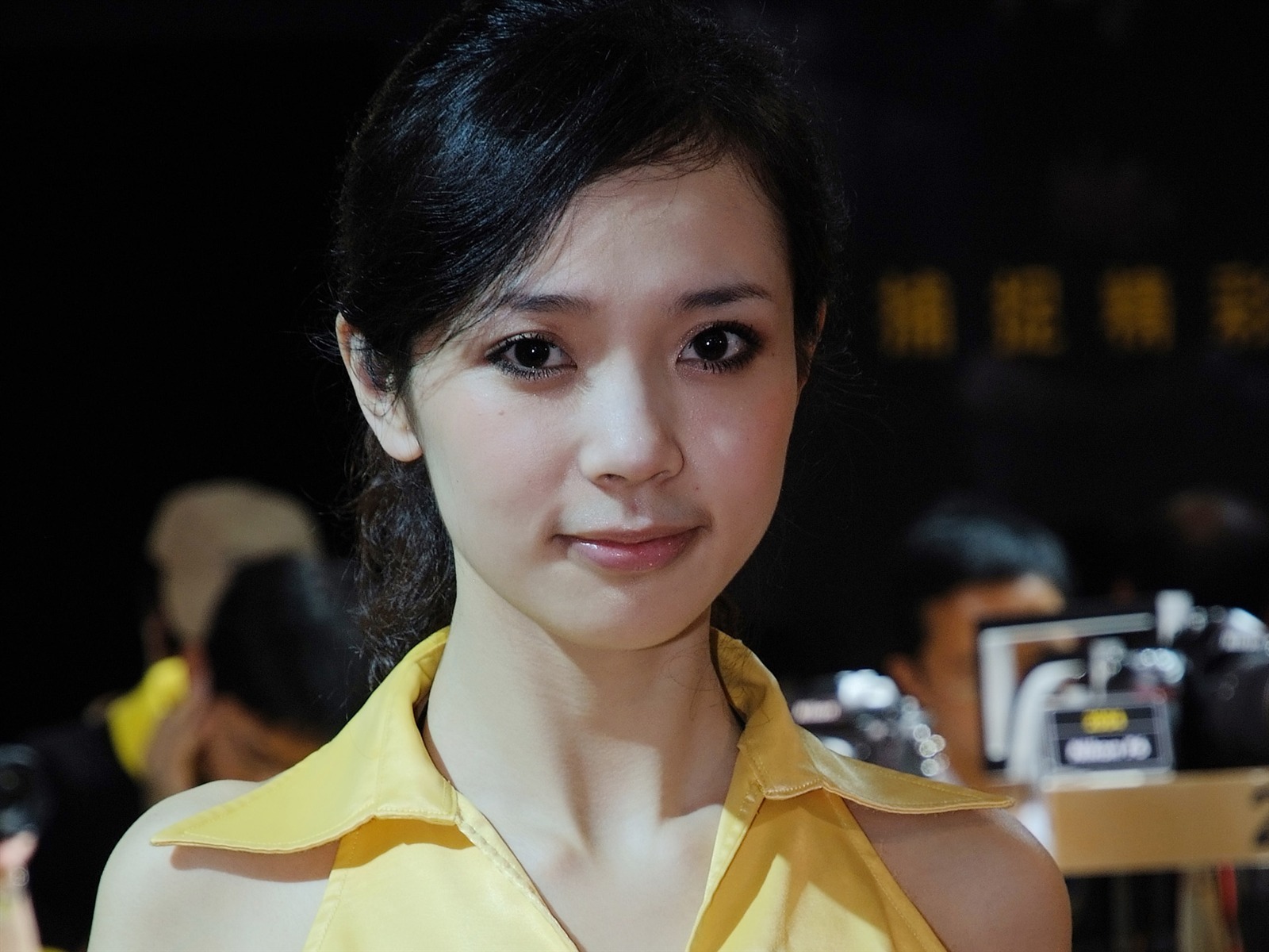 2009 P&E 展台上的美女(螺紋鋼作品) #7 - 1600x1200