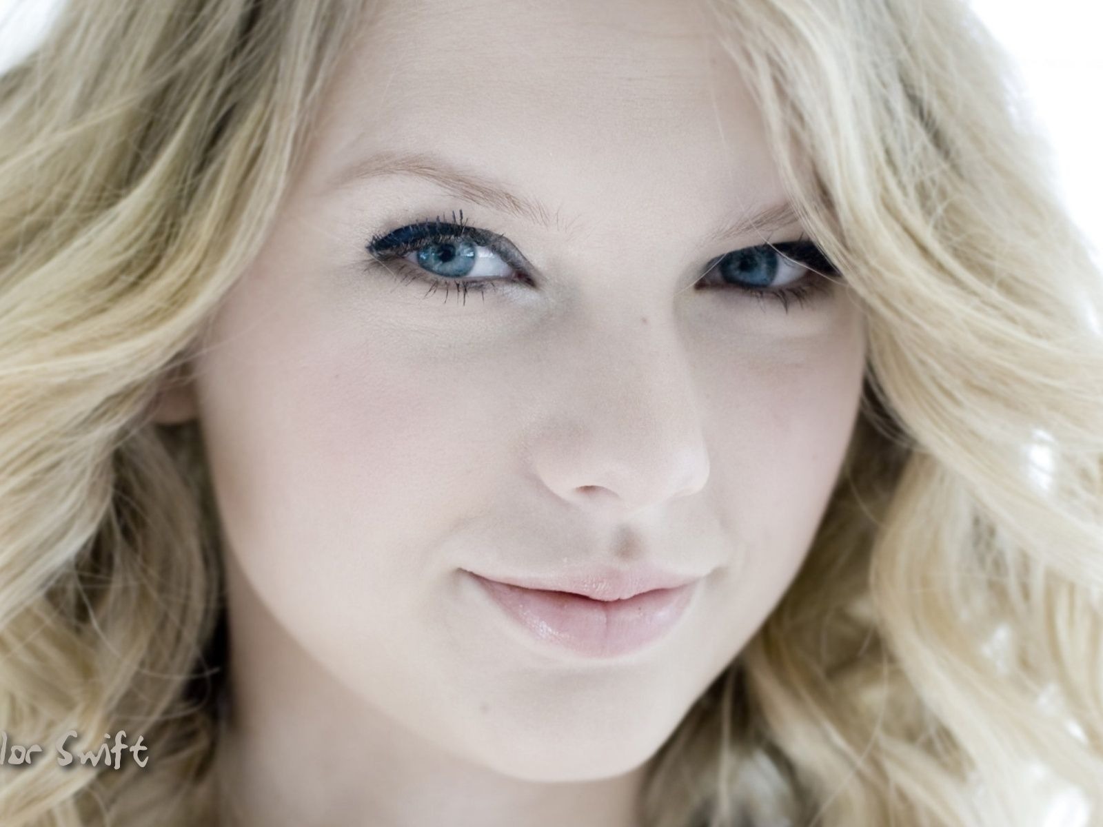 Taylor Swift beautiful wallpaper #34 - 1600x1200