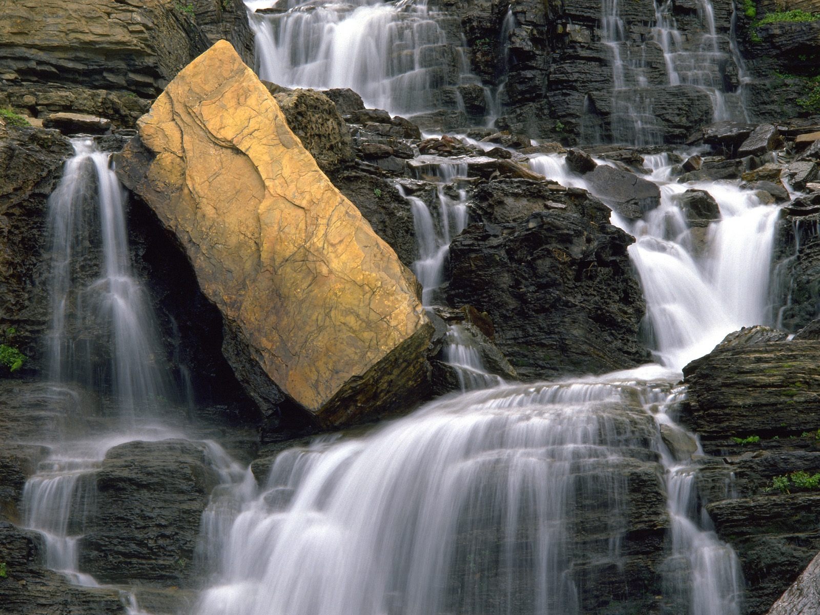 Waterfall streams wallpaper (5) #20 - 1600x1200