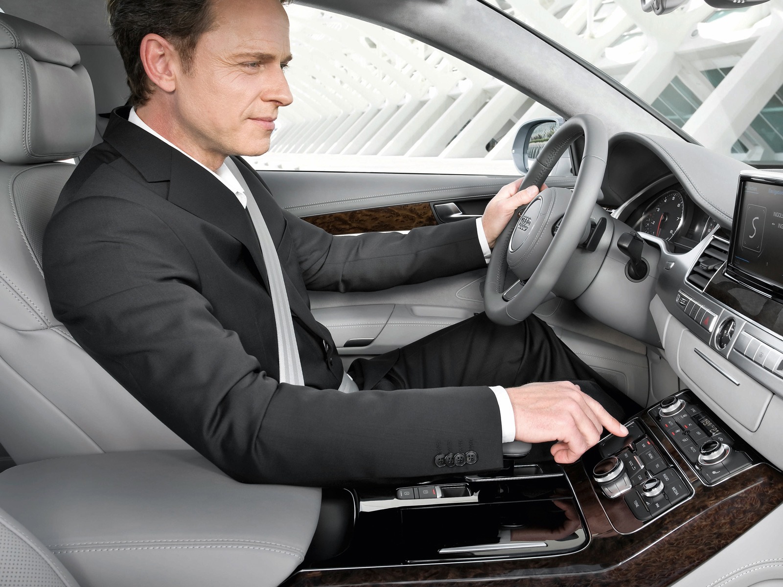 Audi A8 L 3.0 TFSI Quattro - 2010 高清壁紙 #22 - 1600x1200