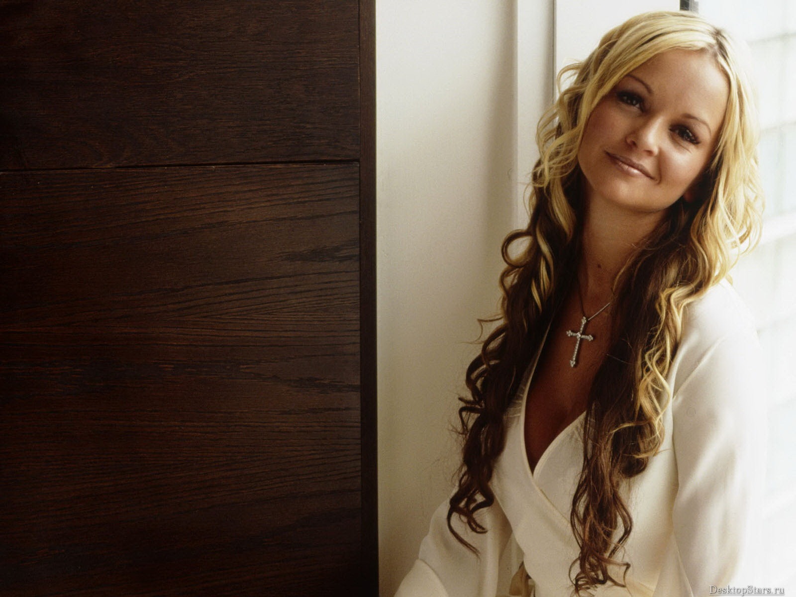 Jennifer Ellison 珍妮弗·艾莉森 美女壁纸(二)22 - 1600x1200