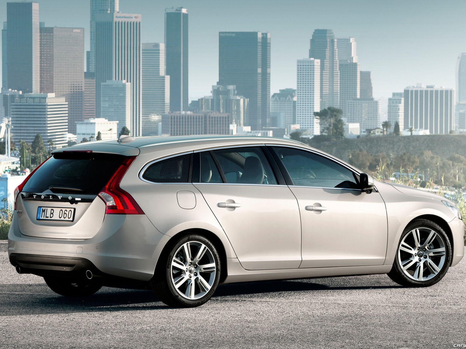 Volvo V60 - 2010 HD Wallpaper #2 - 1600x1200