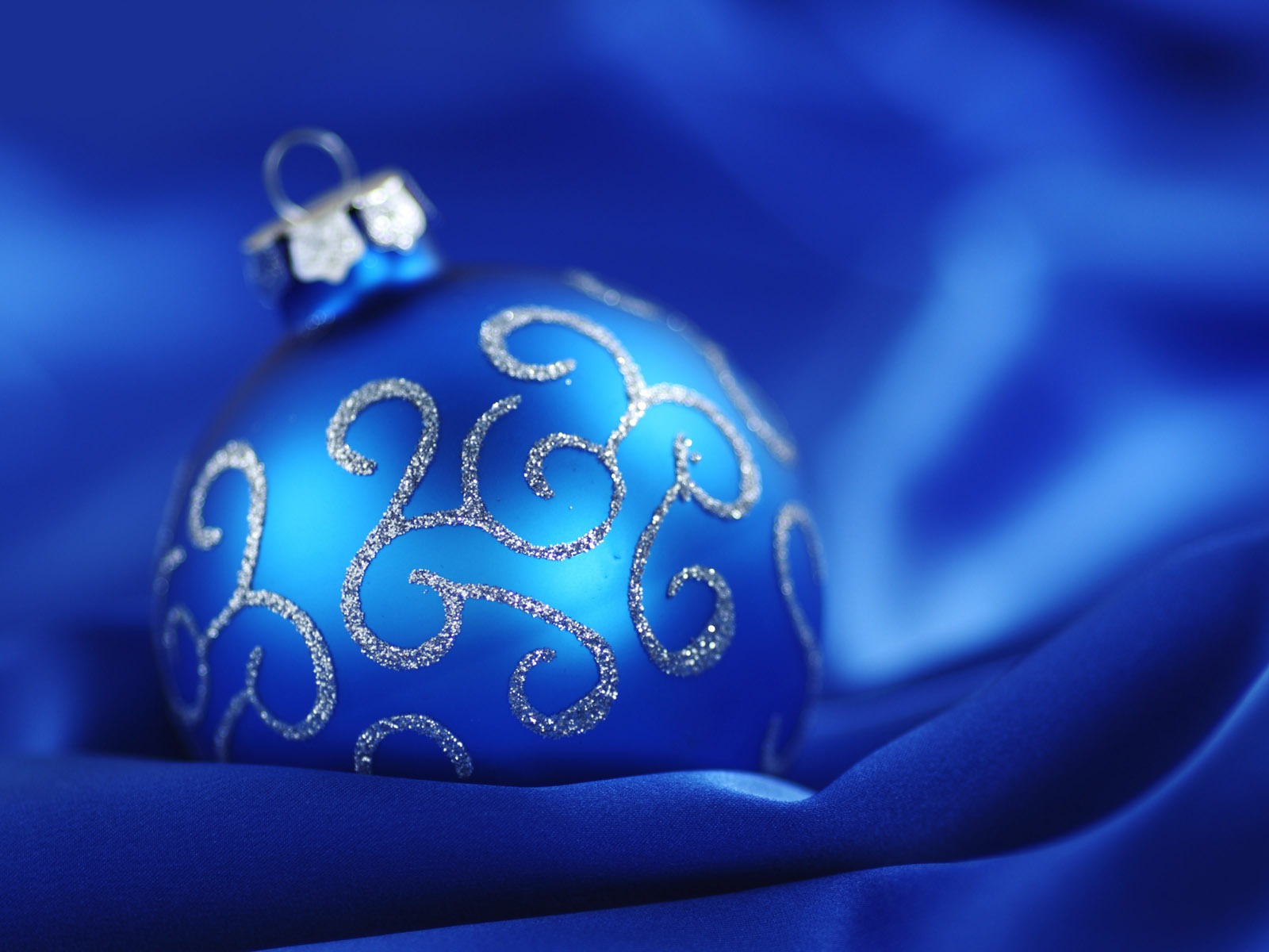 Christmas balls wallpaper (2) #13 - 1600x1200