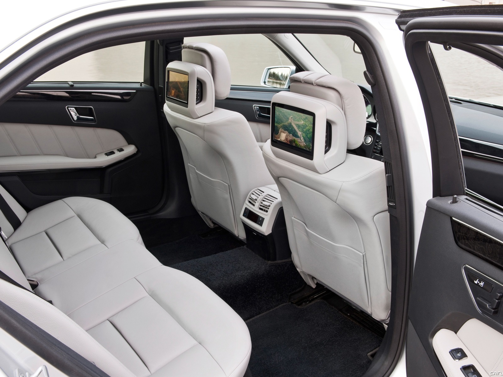 Mercedes-Benz E-Class Long Version - 2010 奔馳 #14 - 1600x1200
