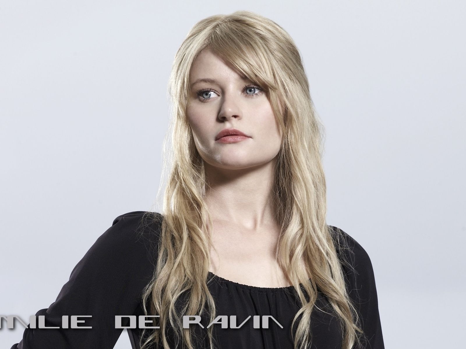Emilie de Ravin krásnou tapetu #3 - 1600x1200