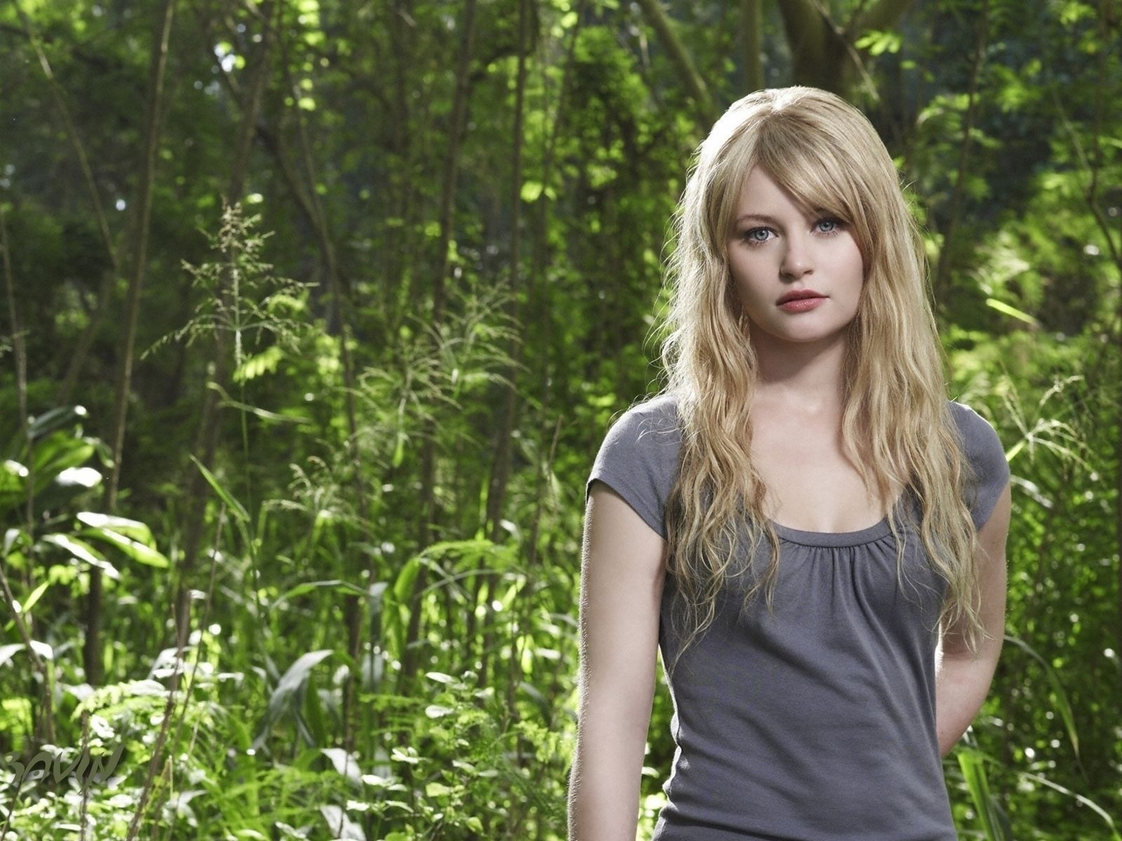 Emilie De Ravin beautiful wallpaper #4 - 1600x1200