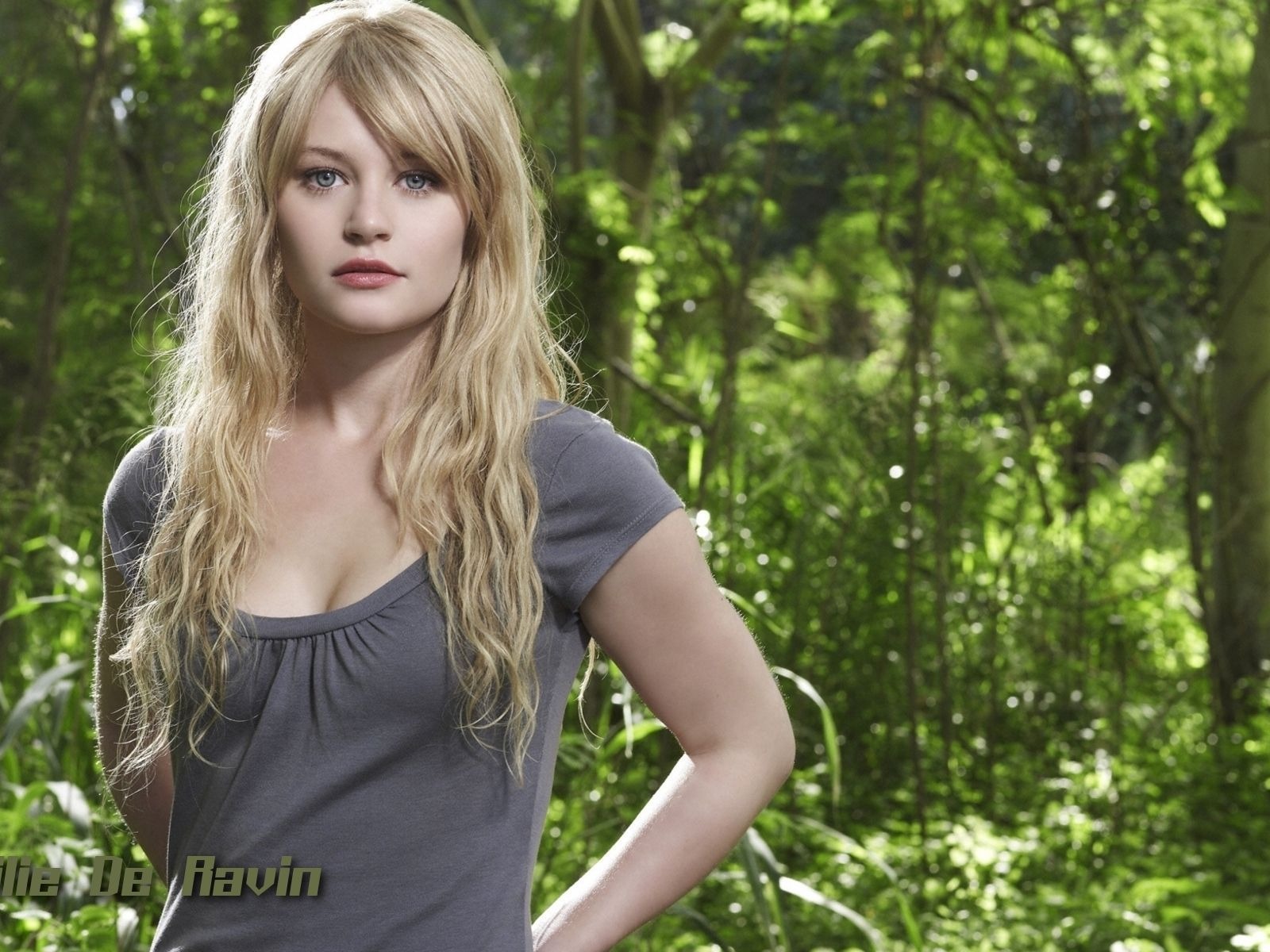 Emilie De Ravin beautiful wallpaper #7 - 1600x1200