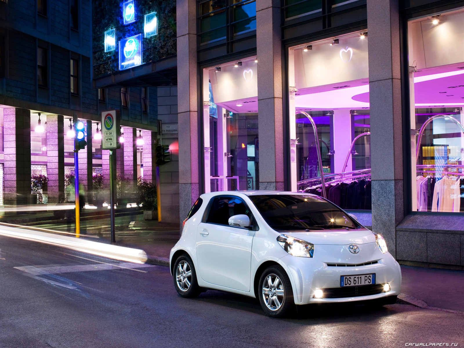 Toyota iQ - 2009 HD wallpaper (2) #1 - 1600x1200