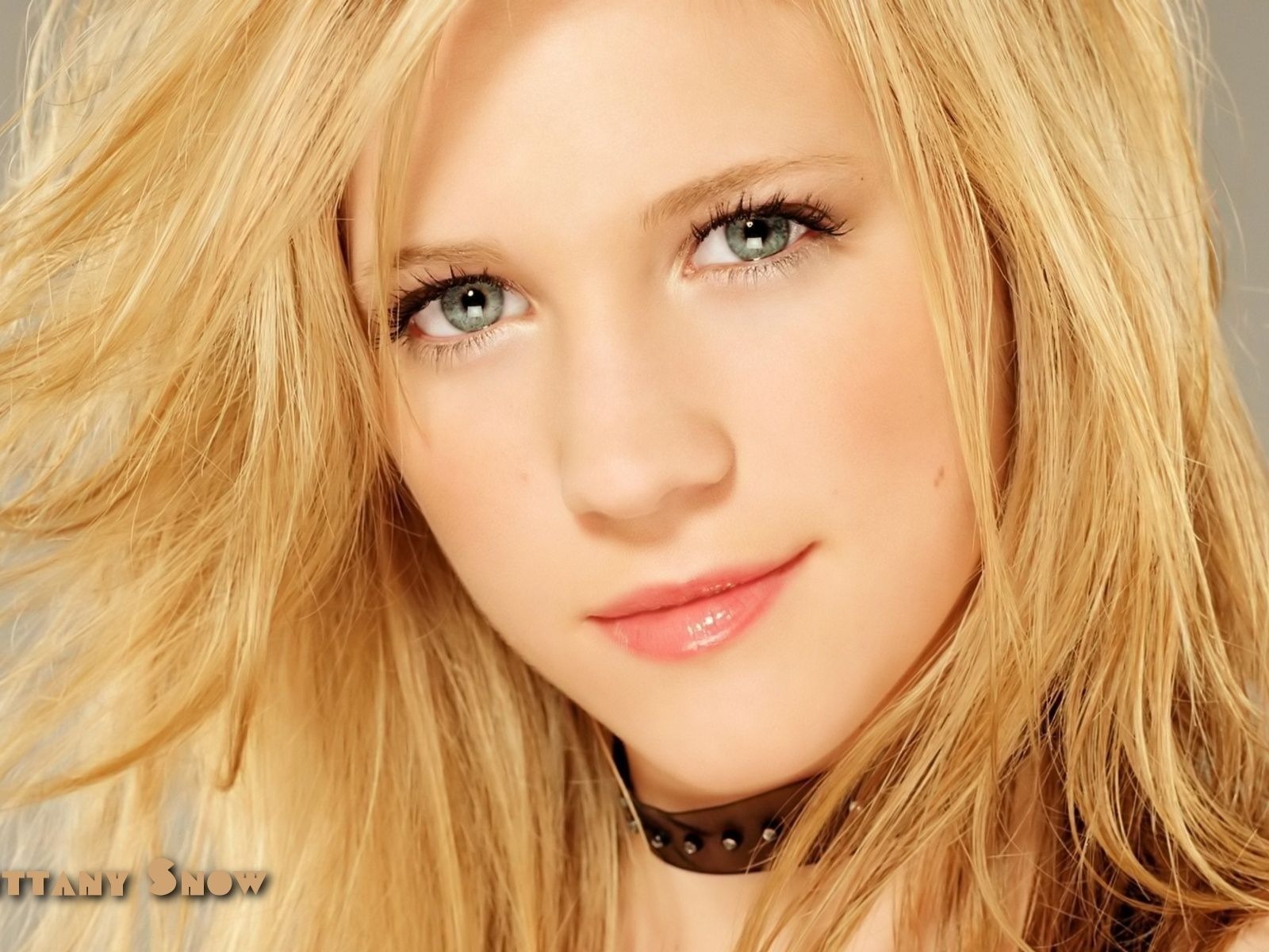 Brittany Snow beau fond d'écran #1 - 1600x1200