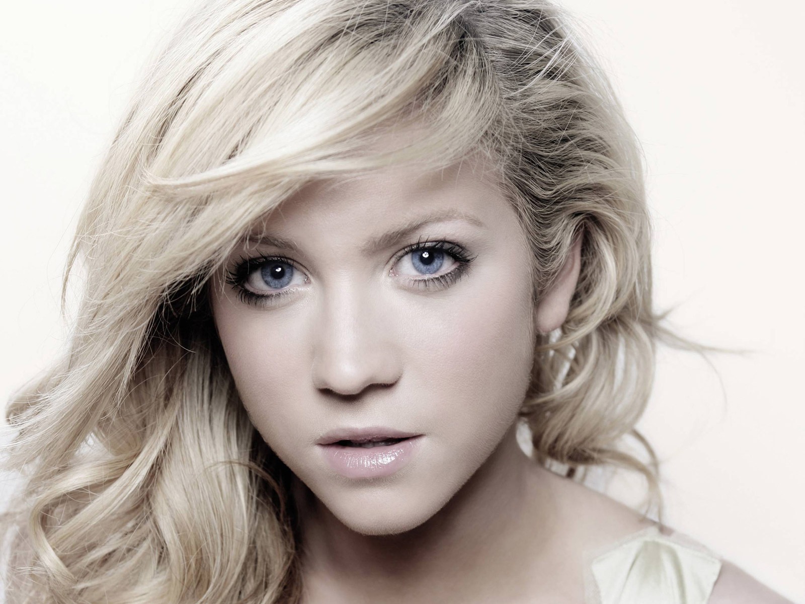 Brittany Snow beau fond d'écran #12 - 1600x1200