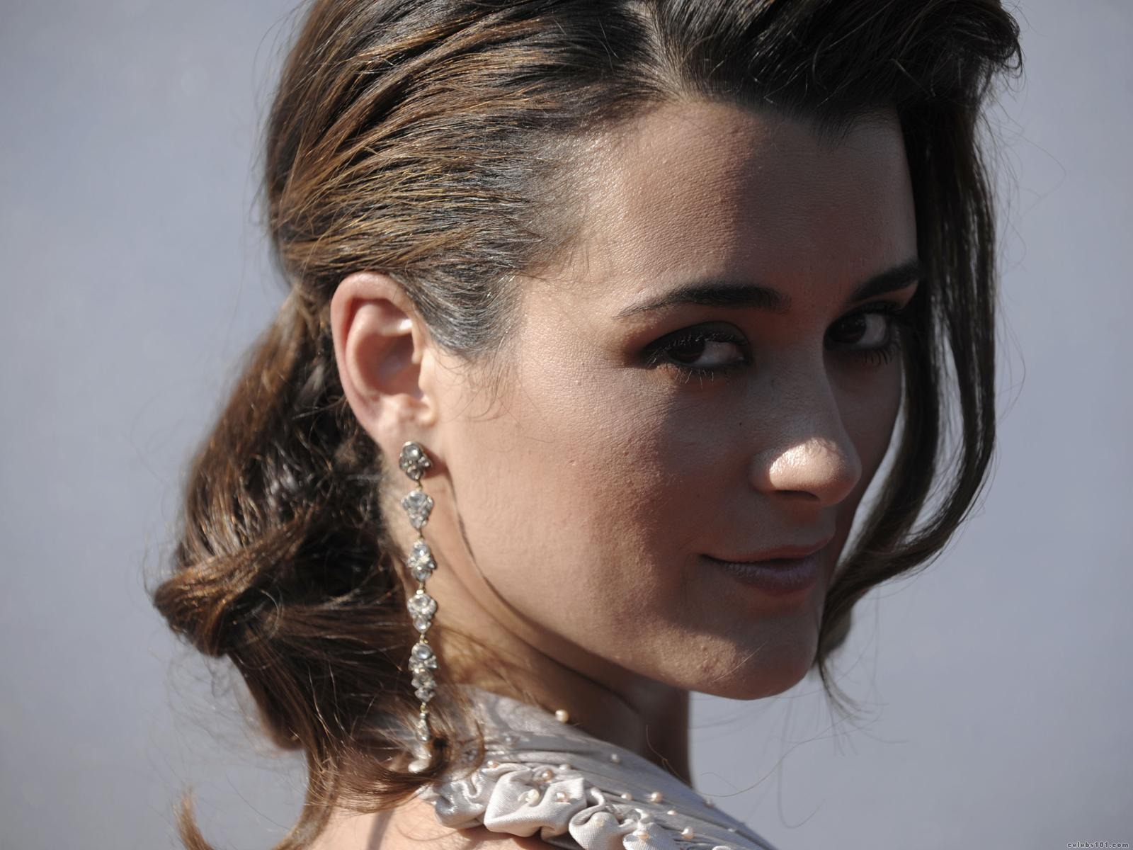 Cote de Pablo hermoso fondo de pantalla #10 - 1600x1200