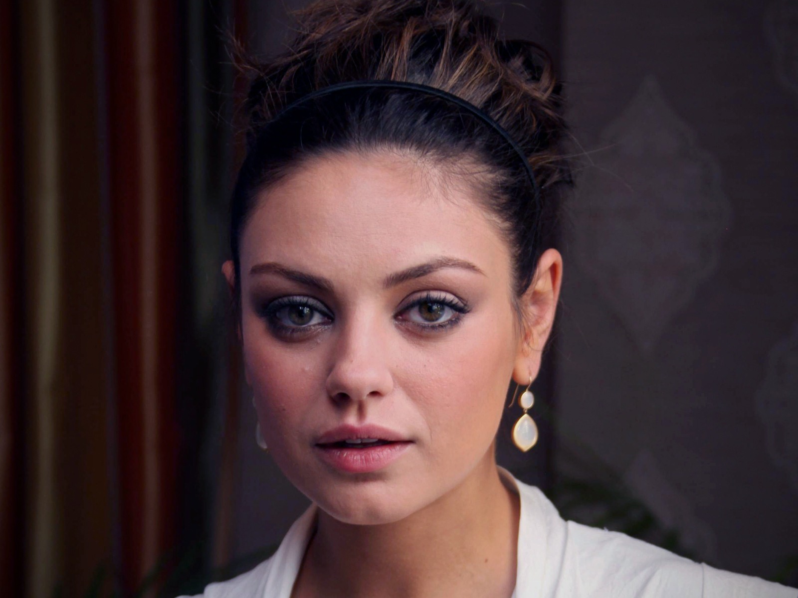 ila Kunis schöne Hintergrundbilder #16 - 1600x1200