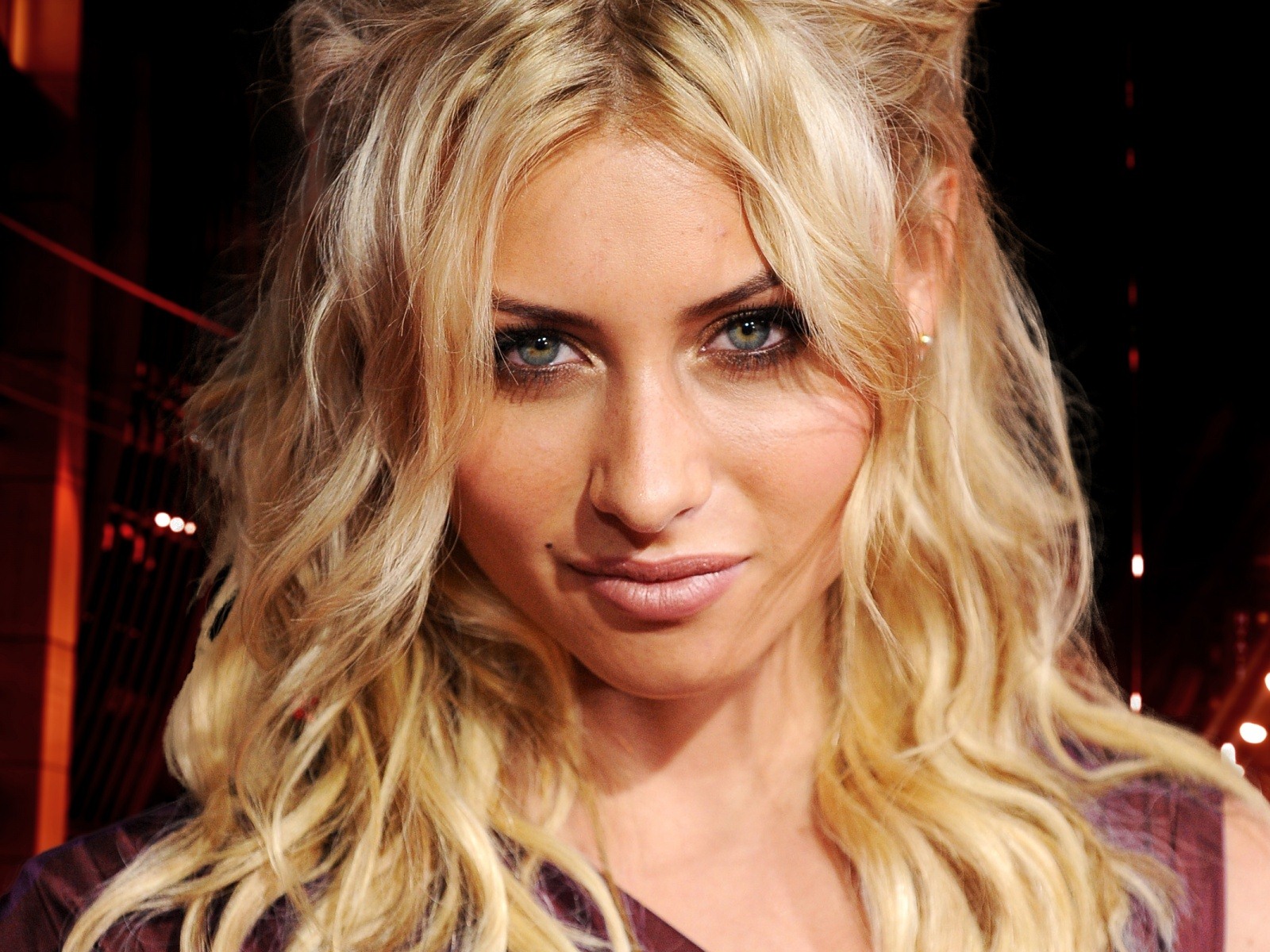 Alyson Michalka 艾莉森·米夏卡 美女壁紙 #4 - 1600x1200