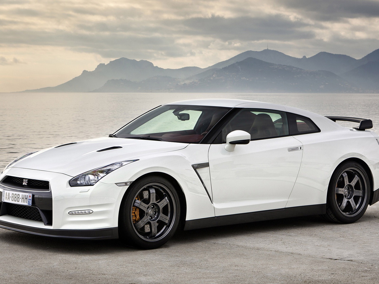 Nissan GT-R Egoist 2011 日产GT-R 利己主义 高清壁纸20 - 1600x1200