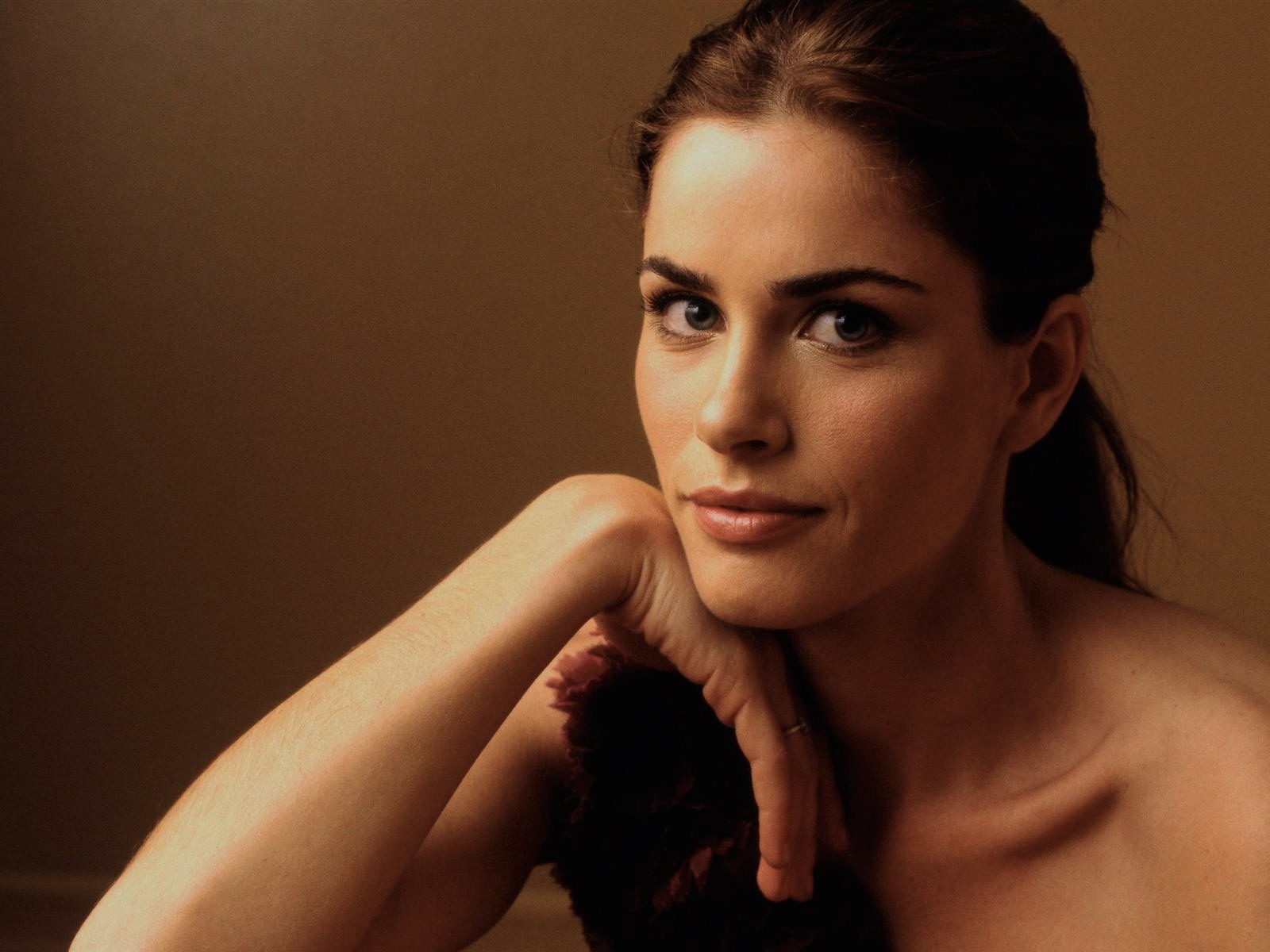 Amanda Peet schöne Hintergrundbilder #5 - 1600x1200