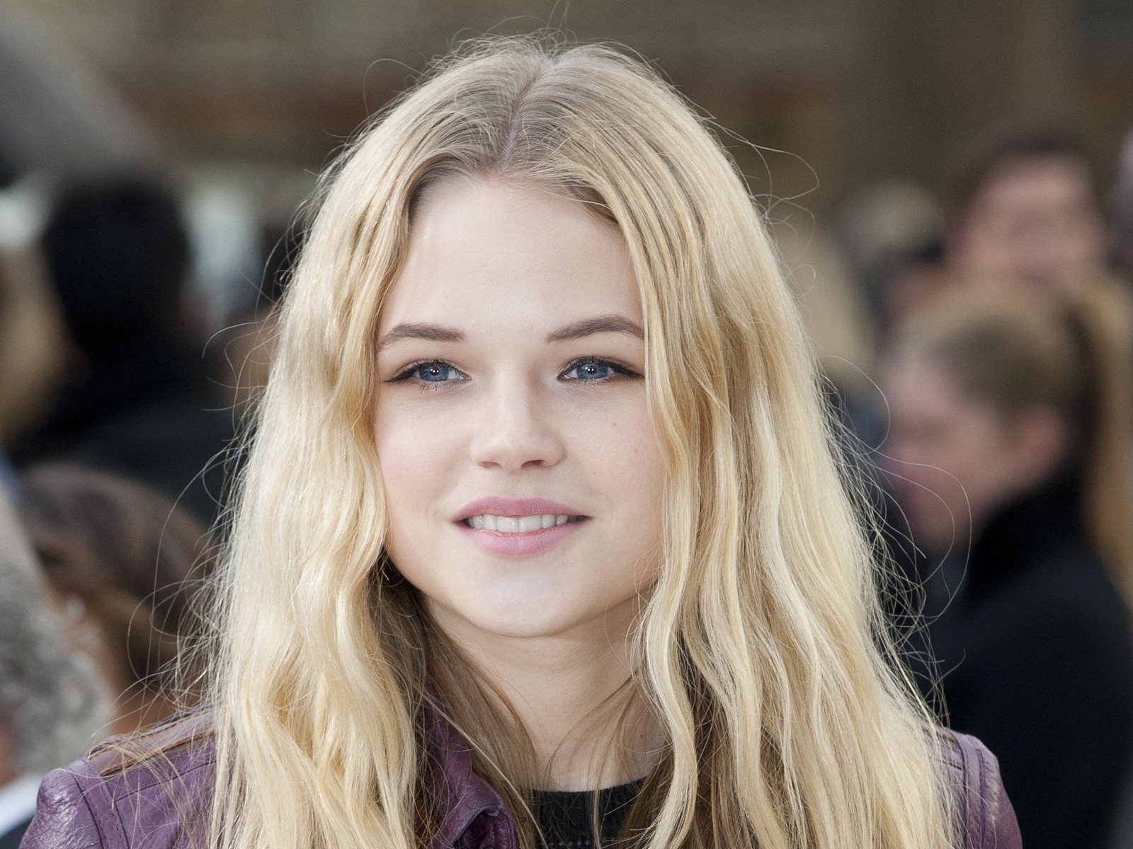 Gabriella Wilde beautiful wallpapers #1 - 1600x1200