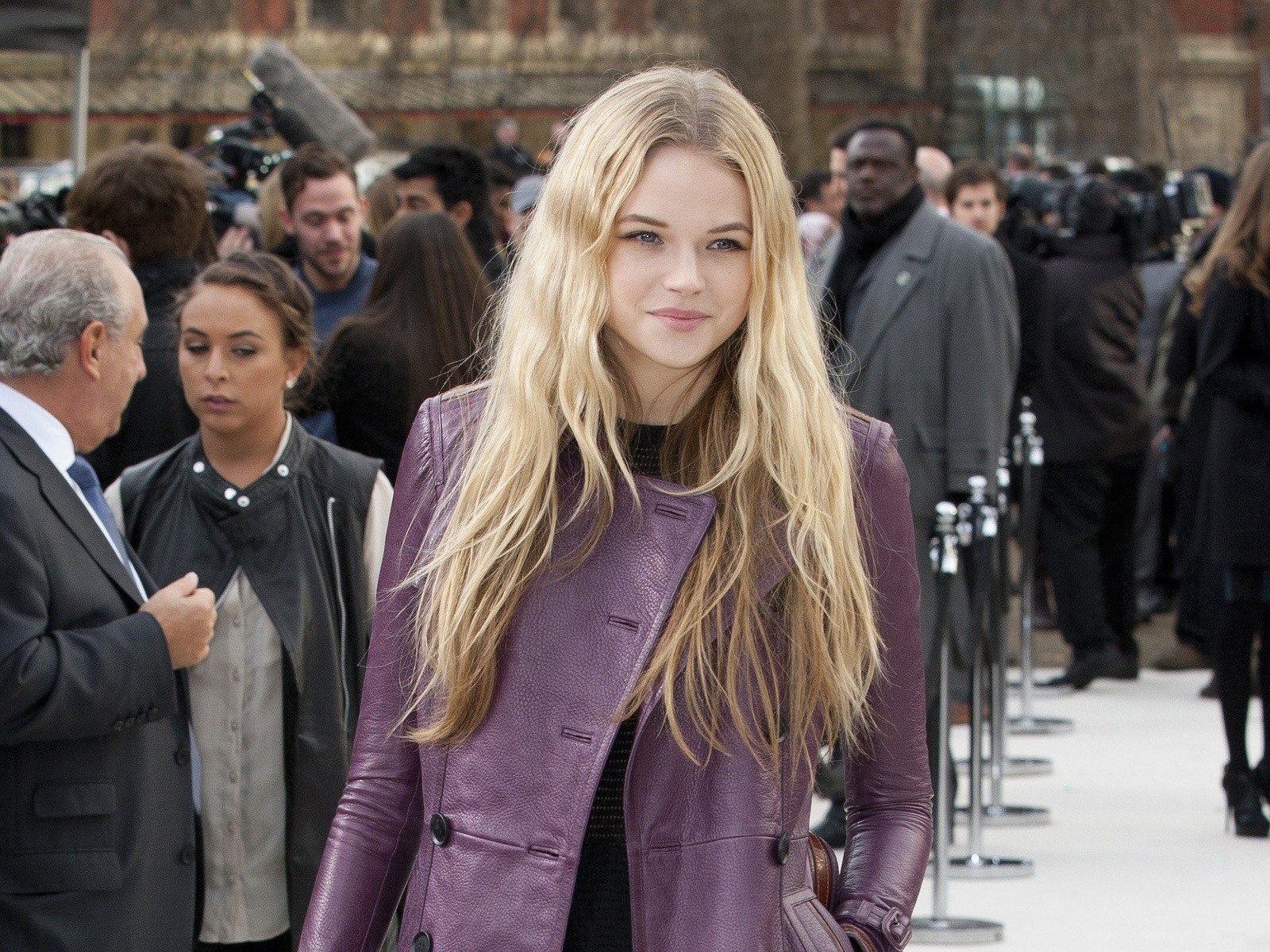 Gabriella Wilde beautiful wallpapers #13 - 1600x1200