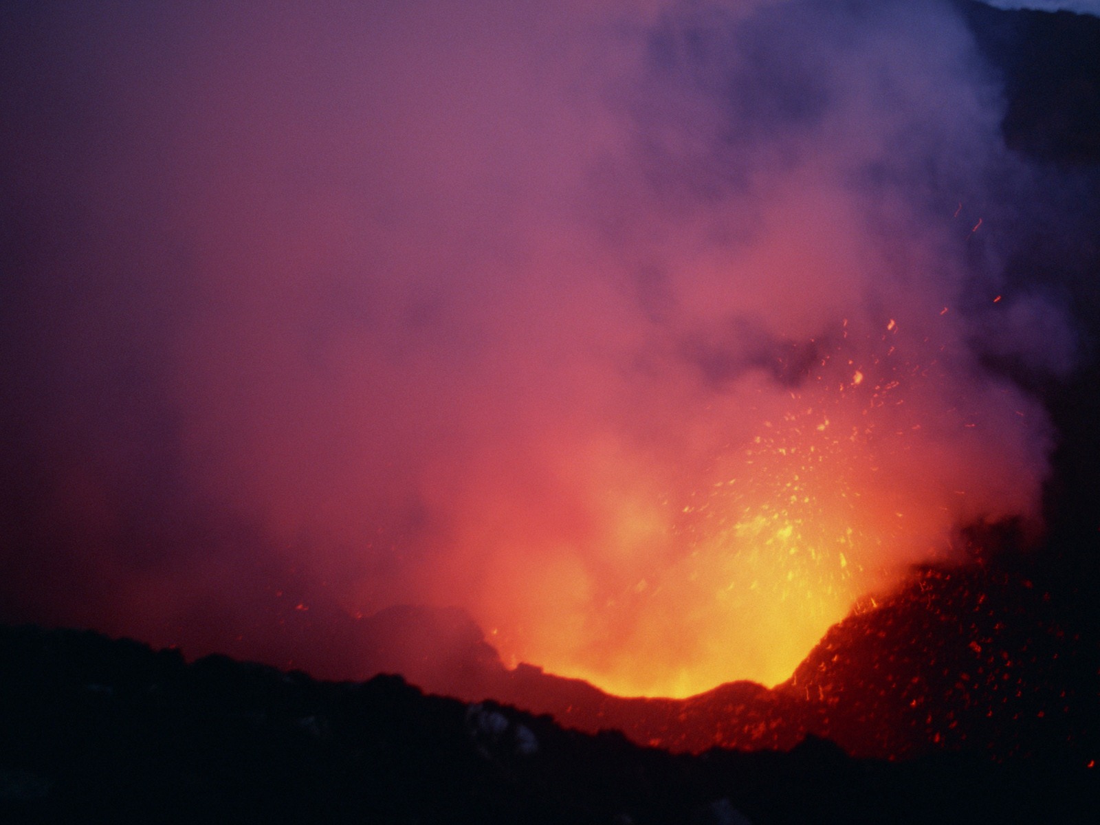 Volcanic eruption of the magnificent landscape wallpaper #12 - 1600x1200