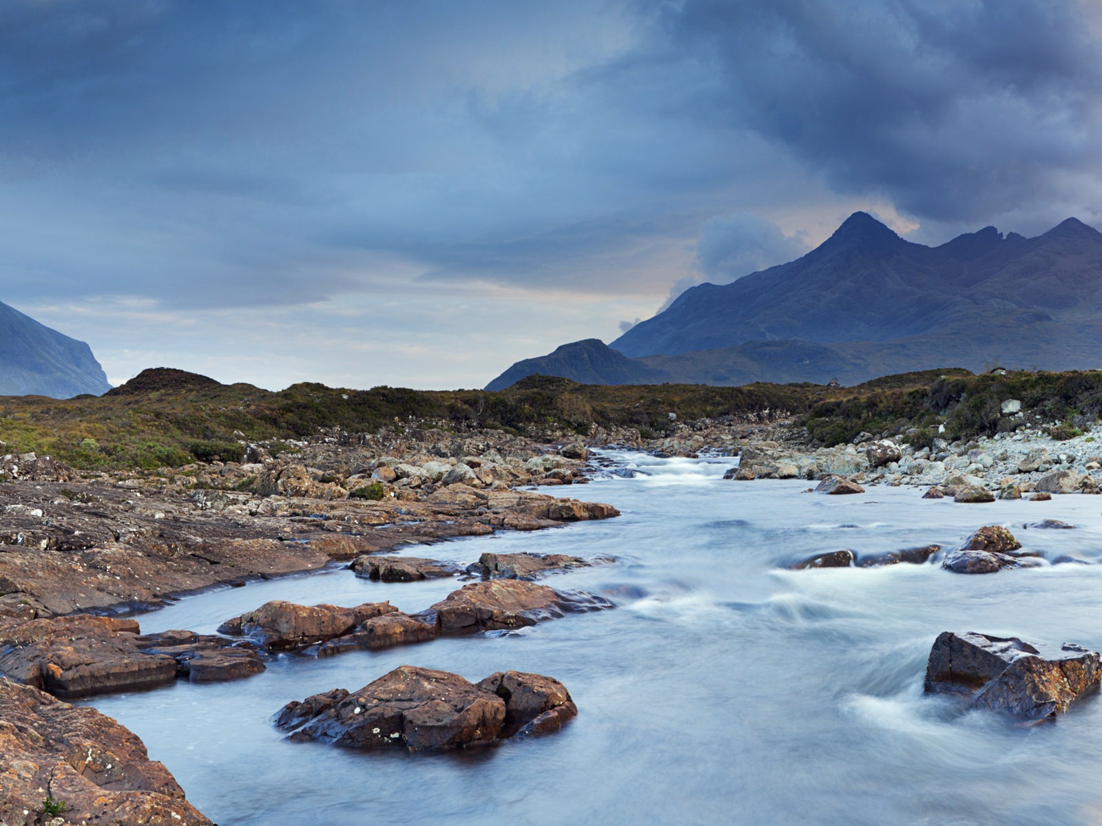Windows 8 official panoramic wallpaper, waves, forests, majestic mountains #11 - 1600x1200