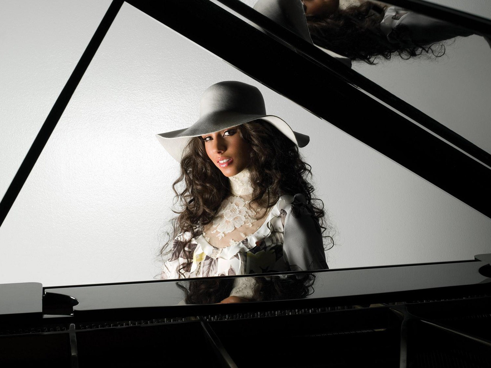 Alicia Keys krásné Tapety na plochu #4 - 1600x1200