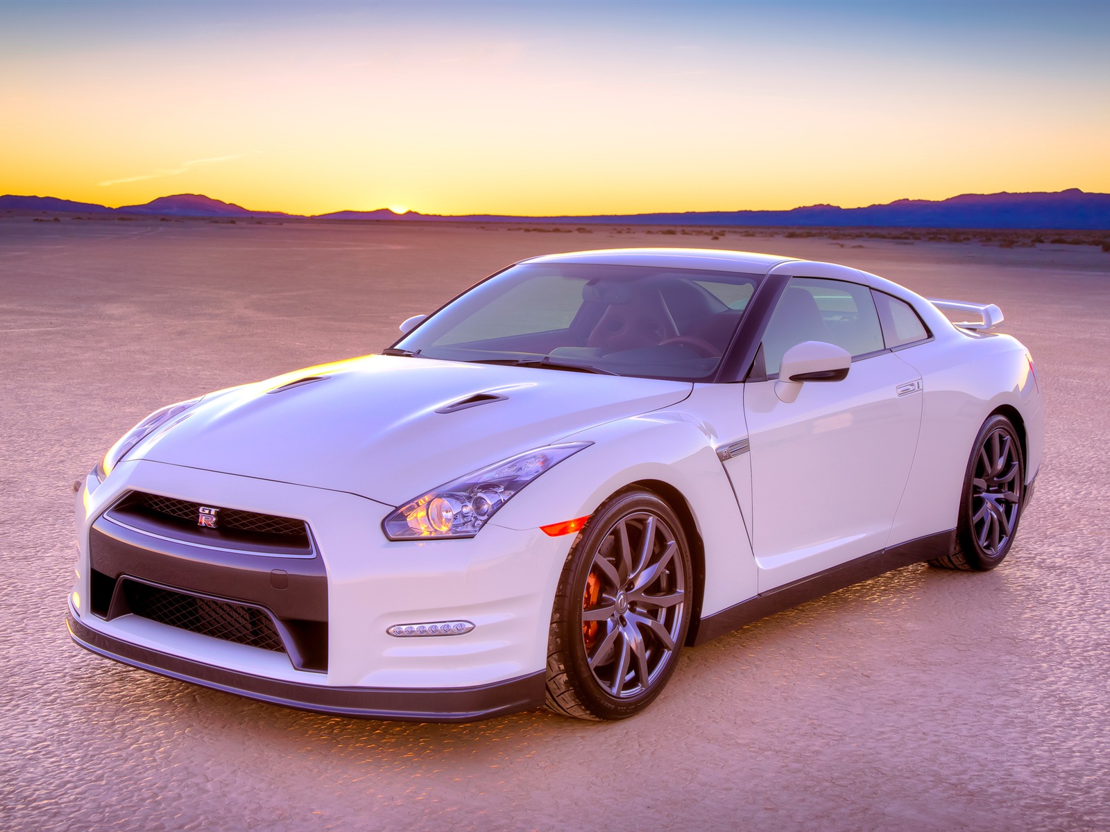 2013 Nissan GT-R R35 USA version 日產美國版高清壁紙 #15 - 1600x1200