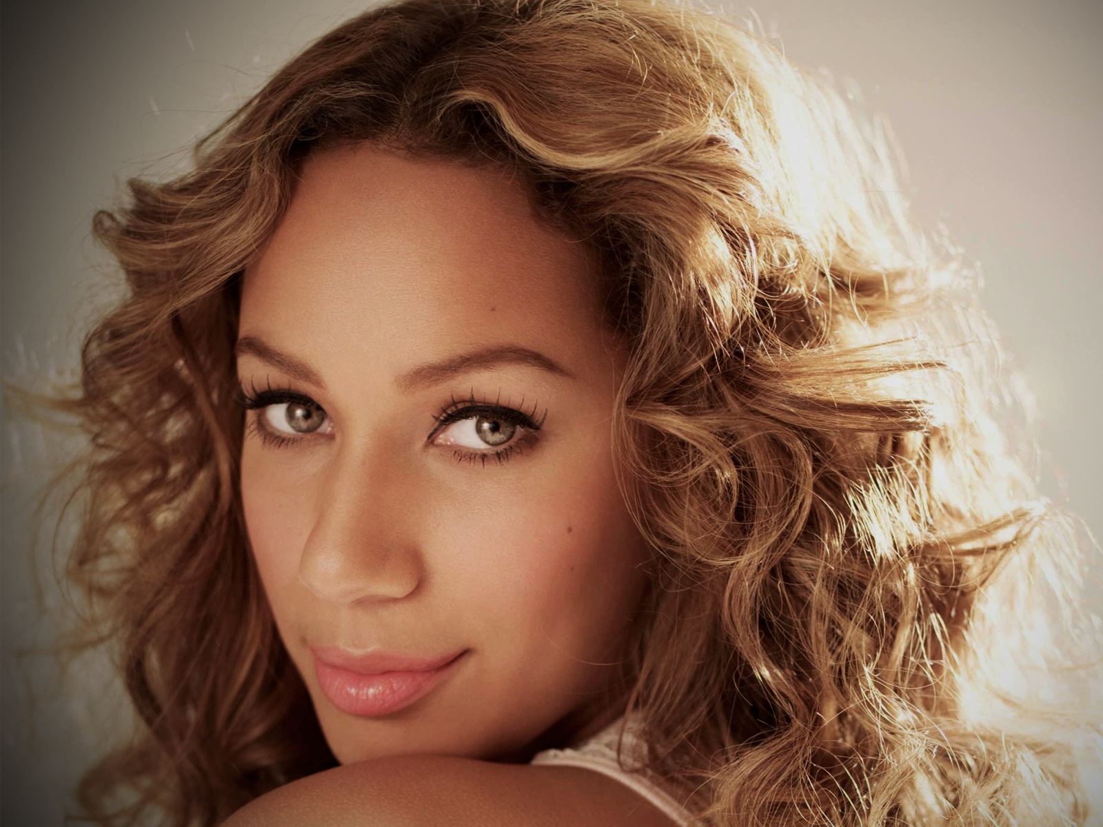 Leona Lewis HD Wallpaper #8 - 1600x1200