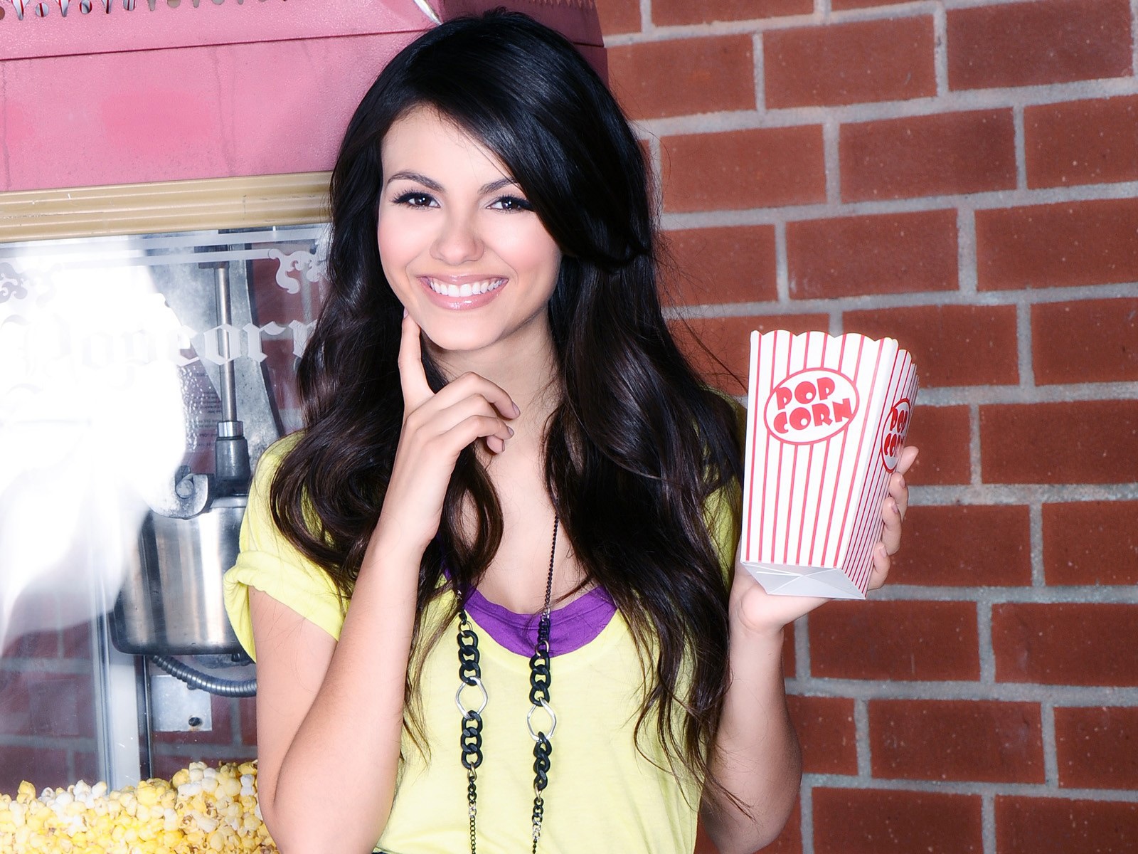 Victoria Justice beautiful wallpapers #14 - 1600x1200